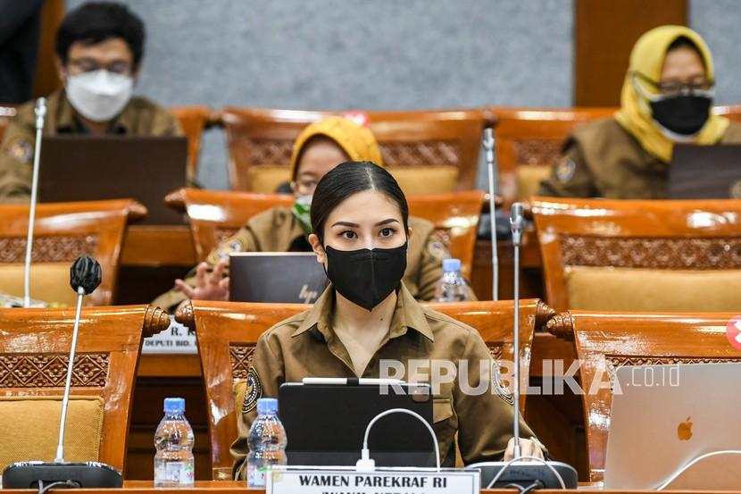 Wakil Menteri Pariwisata dan Ekonomi Kreatif Angela Tanoesoedibjo. Wakil Menteri Pariwisata dan Ekonomi Kreatif (Wamenparekraf) Angela Herliani Tanoesoedibjo mendukung promosi pariwisata di Tanah Air yang berbasis teknologi.