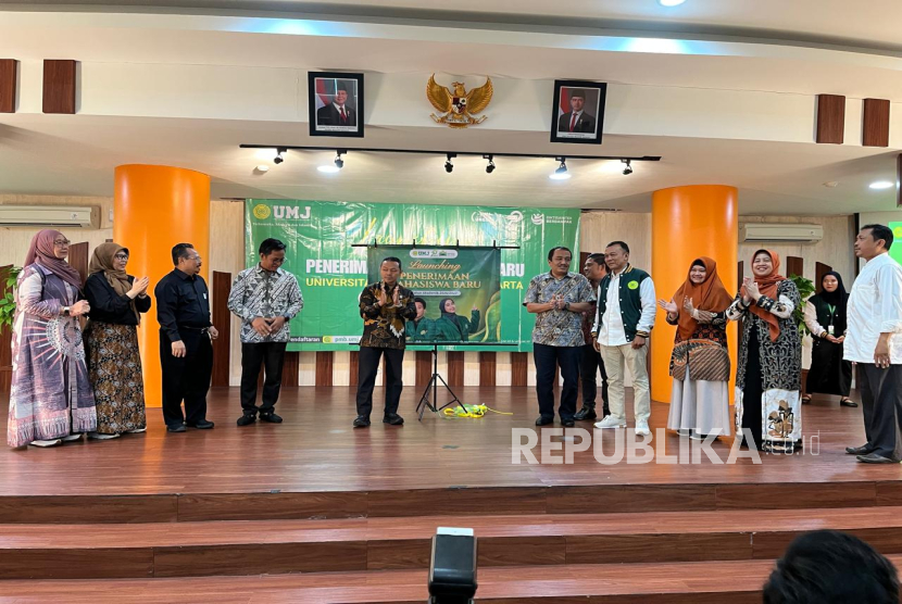 Wakil Menteri Pendidikan Dasar dan Menengah (Wamendikdasmen) Republik Indonesia, Dr. Fajar Rizal Ul Haq, M.Si. meresmikan launching Penerimaan Mahasiswa Baru Universitas Muhammadiyah Jakarta (PMB UMJ)