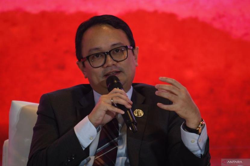 Wakil Menteri Perdagangan RI Jerry Sambuaga berbicara dalam diskusi panel kelima pada hari kedua ASEAN Investment Forum di Hotel Sultan, Senayan, Jakarta, Minggu (3/9/2023). 