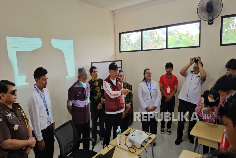 Wakil Menteri Sosial Agus Djabo Priyono menghadiri acara Pembukaan Masa Pengenalan Lingkungan Sekolah (MPLS) Sekolah Rakyat Terintegrasi Kota Semarang, Jawa Tengah, Selasa (30/9/2025).)