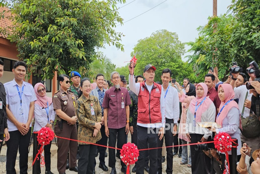 Wakil Menteri Sosial Agus Djabo Priyono menghadiri acara Pembukaan Masa Pengenalan Lingkungan Sekolah (MPLS) Sekolah Rakyat Terintegrasi Kota Semarang, Jawa Tengah, Selasa (30/9/2025).