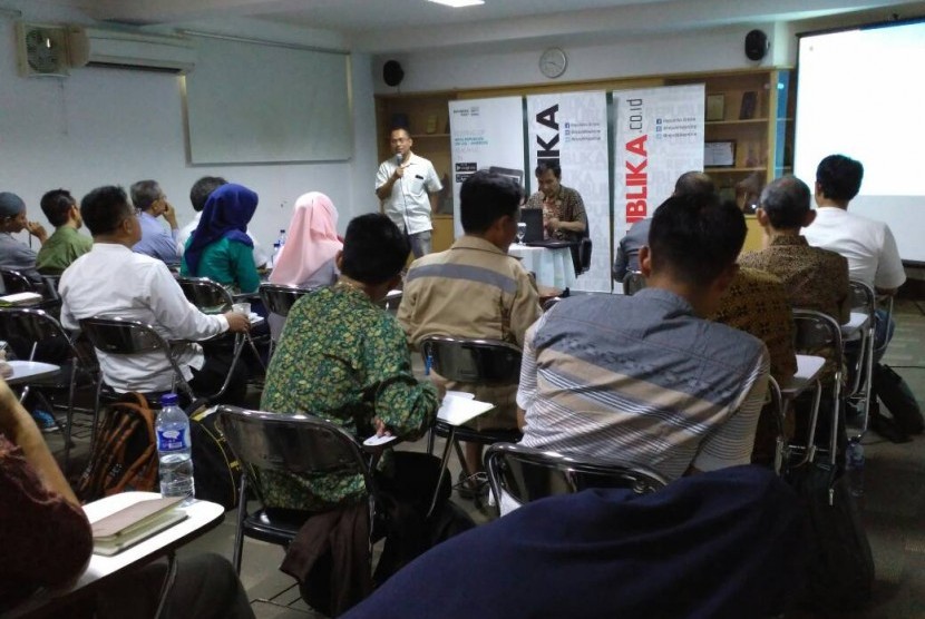 Wakil Pemimpin Redaksi Republika Nurhasan Murtiaji memberikan sambutan dalam acara pelatihan akuntansi bendahara masjid, Sabtu (29/4).