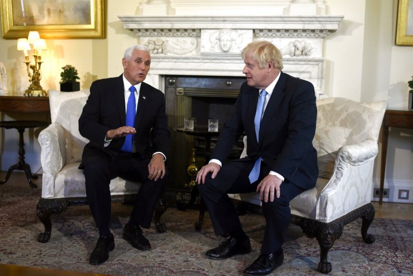 Wakil Presiden AS Mike Pence melakukan pertemuan dengan Perdana Menteri Inggris Boris Johnson, Kamis (5/9).