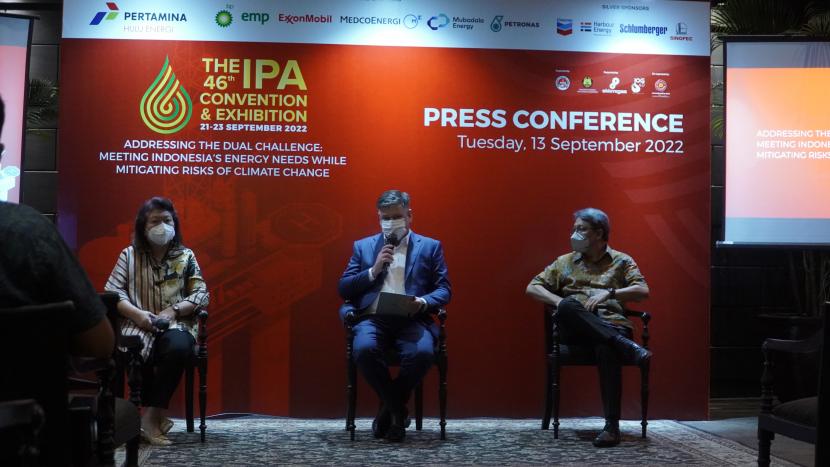  Wakil Presiden IPA, Greg Holman, yang hadir bersama Direktur Eksekutif IPA, Marjolijn Wajong, dan Ketua Panitia IPA Convex 2022, Krishna Ismaputra, pada acara Konferensi Pers 