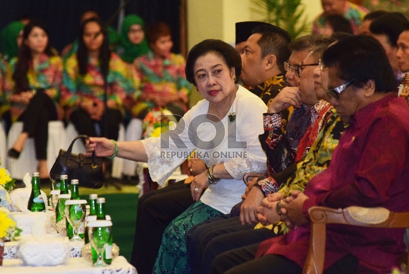 Wakil Presiden Jusuf Kalla dan Mantan Presiden kelima RI Megawati Soekarnoputri saat menghadiri Simposium Kebangsaan bertajuk 