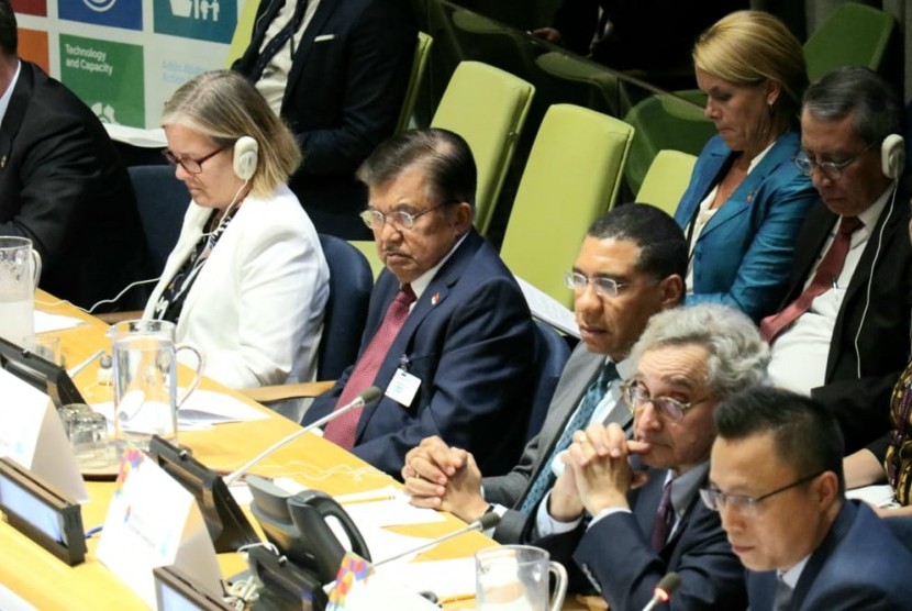 Wakil Presiden Jusuf Kalla di sela kegiatan hari keempat Sidang Umum PBB di New York, Kamis (26/9).