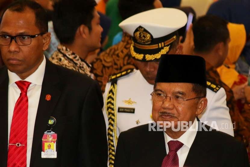 Wakil Presiden Jusuf Kalla (kanan)