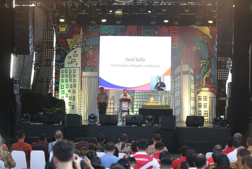 Wakil Presiden Jusuf Kalla ketika meresmikan hitung mundur Asian Para Games 2018 di JIExpo, Kemayoran, Jakarta Pusat, Jumat (6/10). Asian Para Games 2018 akan digelar pada 8-16 Oktober 2018, atau sekitar dua bulan setelah Asian Games 2018.