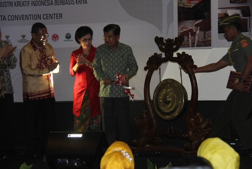 Wakil Presiden Jusuf Kalla membuka secara resmi Pameran Interior & Craft (iCRAFT) 2015