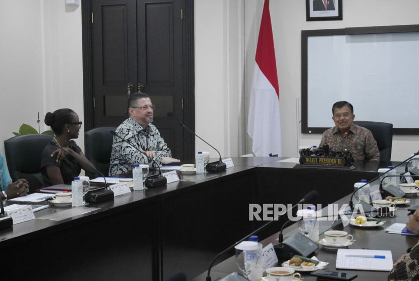 Wakil Presiden Jusuf Kalla menerima delegasi World Bank di kantor Wapres, Selasa (20/3). 