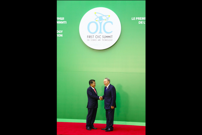 Wakil Presiden Jusuf Kalla menghadiri KTT OKI bertema Sains dan Teknologi di Kazakhstan, Ahad (10/9).