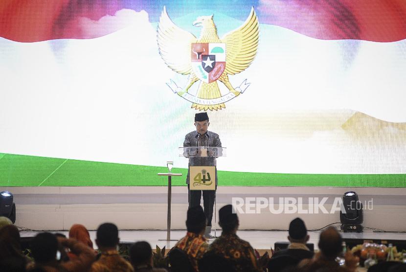 Wakil Presiden Jusuf Kalla menyampaikan kata sambutan pada acara Tasyakur Milad Ke-44 Majelis Ulama Indonesia (MUI) di Jakarta, Sabtu (27/7/2019). Acara tersebut mengusung tema Meningkatkan Pengkhidmatan dan Kemitraan MUI dalam Rangka Penguatan Ukhuwah Islamiyah dan Persatuan Bangsa. 