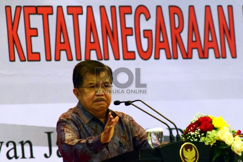 Wakil Presiden Jusuf Kalla menyampaikan pidatonya pada pembukaan Simposium Kebangsaan bertajuk 