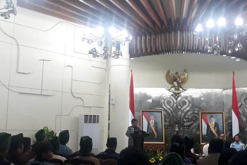 Wakil Presiden Jusuf Kalla saat menerima audiensi Pengurus Besar Himpunan Mahasiswa Islam di Kantor Wakil Presiden, Jakarta, Kamis (5/9).