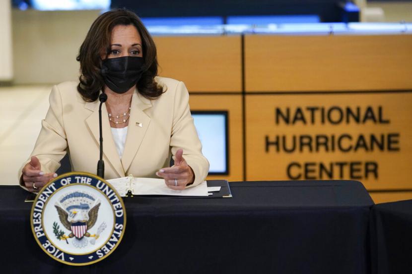 Wakil Presiden Kamala Harris berbicara di Pusat Badai Nasional, Senin, 1 Agustus 2022, di Miami. Harris menghadiri acara ketahanan iklim di Miami.