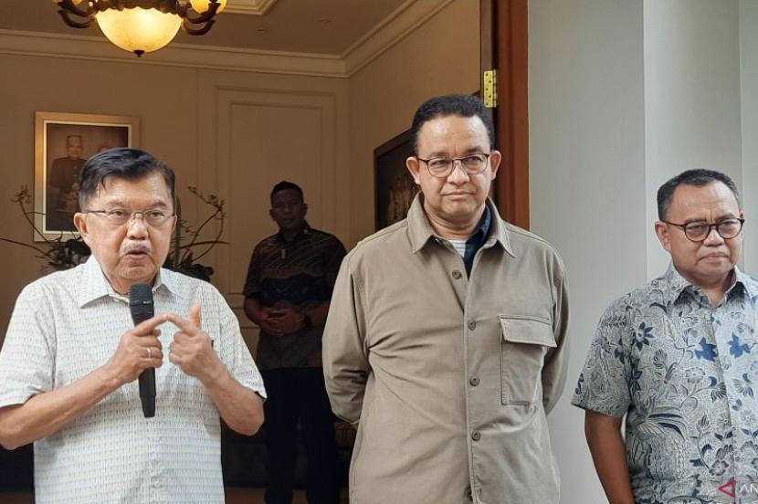 Wakil Presiden Ke-10 dan Ke-12 M Jusuf Kalla (JK) bersama bacapres Koalisi Perubahan, Anies Rasyid Baswedan dan Jubir Sudirman Said.