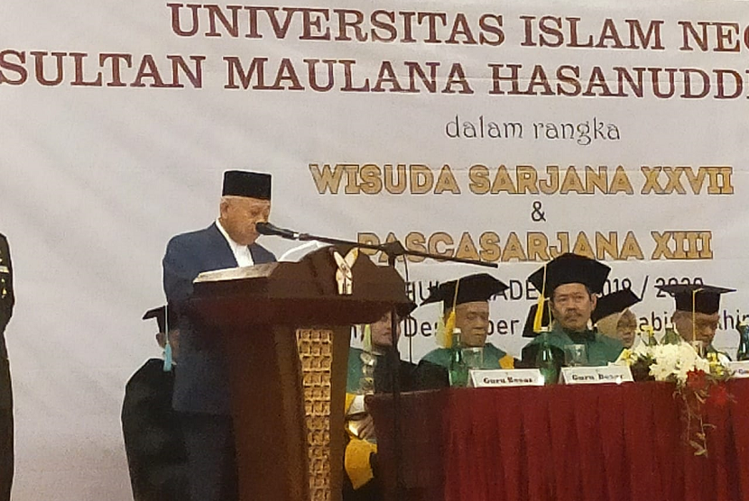 Wakil Presiden KH Maruf Amin saat menyampaikan orasi ilmiah dalam acara Wisuda Sarjana XXVII dan Pascasarjana XIII UIN Sultan Maulana Hasanuddin Banten, Sabtu (14/12).