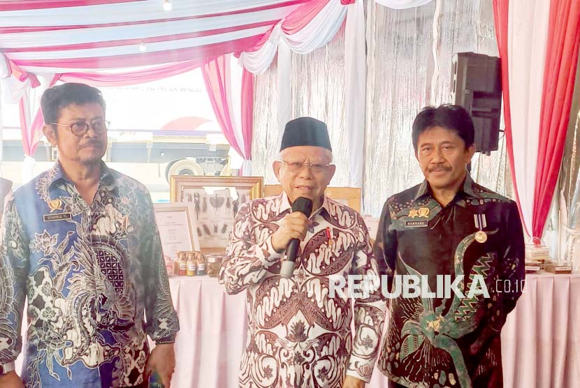 Wakil Presiden KH Maruf Amin didampingi Menteri Pertanian Syahrul Yasin Limpo dalam keterangan persnya usai melepas ekspor komoditas pertanian.