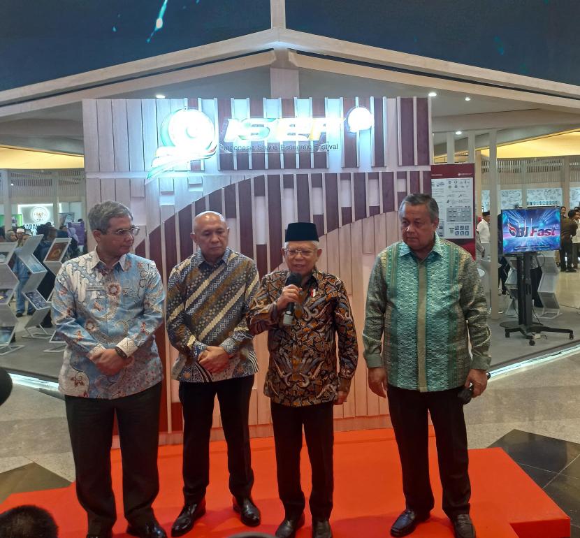 Wakil Presiden KH Maruf Amin usai membuka Indonesia Sharia Economic Festival (ISEF) ke-10 Tahun 2023 di Jakarta Convention Center (JCC), Senayan, Kamis (26/10/2023). 