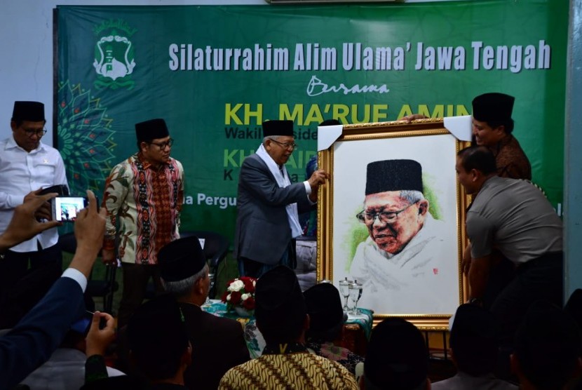 Wakil Presiden Ma'ruf Amin saat bersilaturahmi dengan para kiai di Perguruan Islam Pesantren Tegalrejo, Magelang Jawa Tengah, Kamis (7/11).