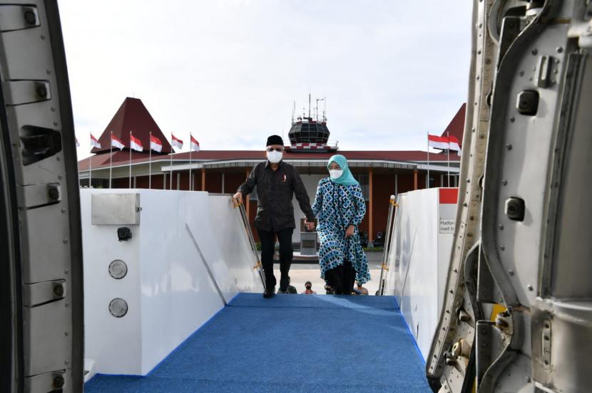 Wakil Presiden Maruf Amin bertolak dari Landasan Udara Halim Perdanakusuma menuju Surakarta, Jawa Tengah untuk menutup Muktamar ke-48 Muhammadiyah, Ahad (20/11) malam ini. 