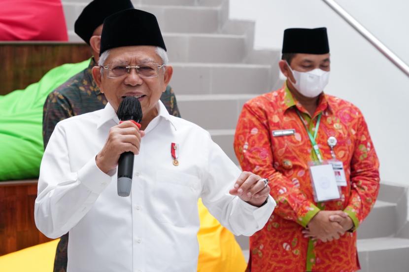 Wakil Presiden KH Maruf Amin usai meresmikan PLUT KUMKM di Semarang, Jawa Tengah, Selasa (27/12). 