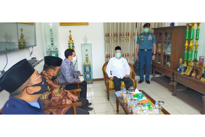 Wakil Presiden Ma'ruf Amin meninjau sekolah dan pesantren di Kota Sukabumi. Ini merupakan kunjungan kerja perdananya sejak pandemi Covid-19 di Tanah Air. 