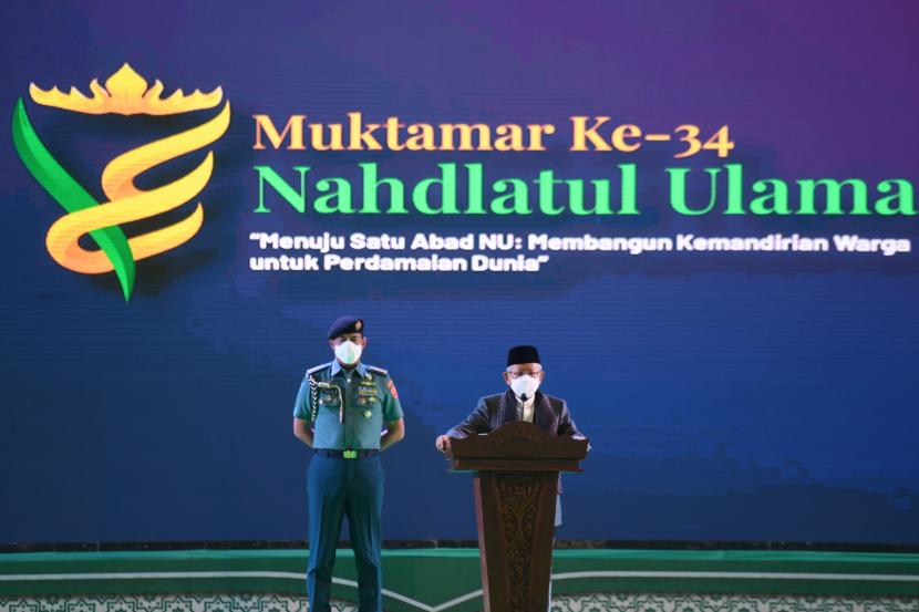 Wakil Presiden Ma'ruf Amin menyampaikan pidato saat penutupan Muktamar ke-34 NU di Universitas Islam Negeri Raden Intan Bandar Lampung, Jumat (24/12).