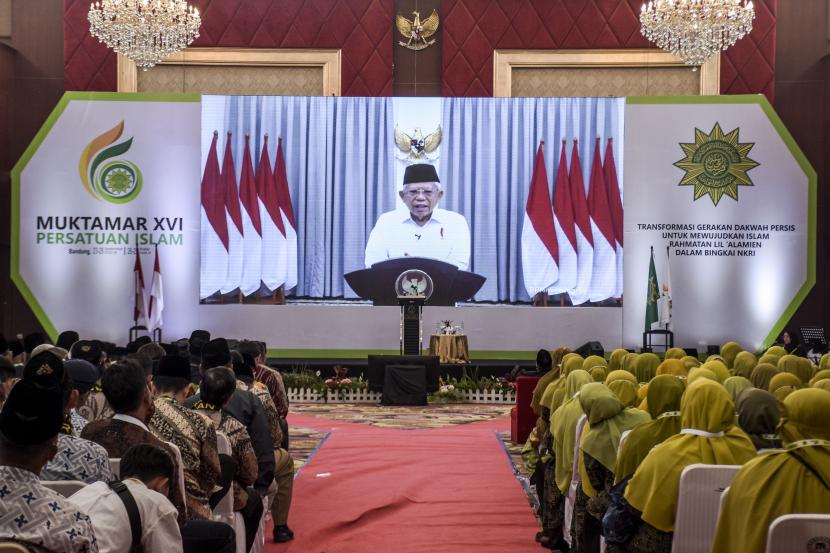 Wakil Presiden Maruf Amin memberikan sambutan secara daring pada pembukaan Muktamar XVI Persatuan Islam di Soreang, Kabupaten Bandung, Sabtu (24/9/2022).