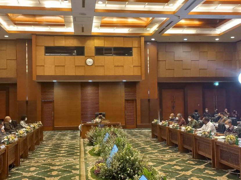 Wakil Presiden KH Ma'ruf Amin memimpin langsung Rapat Pleno Komite Nasional Ekonomi dan Keuangan Syariah (KNEKS) kedua di Gd Juanda I, Kementerian Keuangan, Jakarta, pada Senin (30/5/2022).