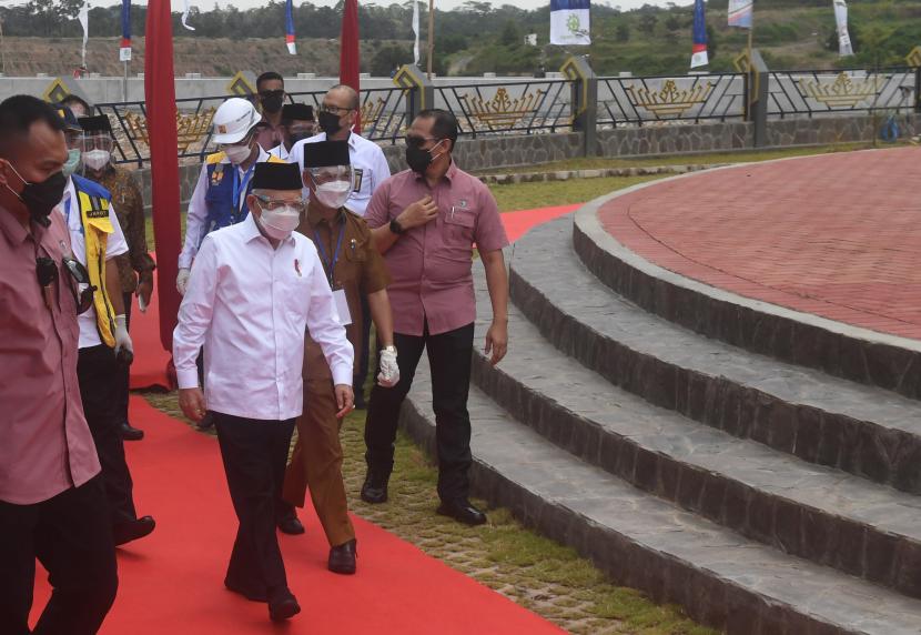 Wakil Presiden Maruf Amin mendorong Pemerintah Daerah meningkatkan kualitas sumber daya manusia.