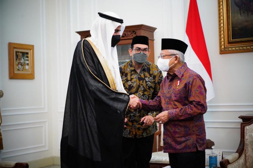 Wakil Presiden Maruf Amin menerima kunjungan Menteri Urusan Haji dan Umroh Arab Saudi Tawfiq Fawzan Muhammed Alrabiah, di Istana Wakil Presiden, Jalan Medan Merdeka Selatan Nomor 6, Jakarta, Rabu (26/10/2022). 