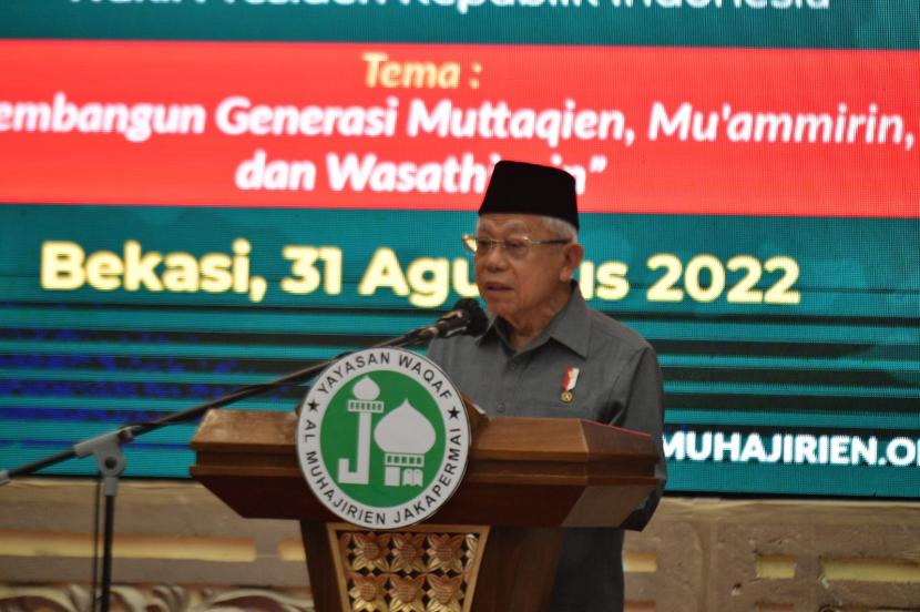 Wakil Presiden Maruf Amin saat ceramah umum dalam rangka Milad ke-37 Yayasan Wakaf Al-Muhajirien Jakapermai di Gedung Pusdiklat Al Muhajirien, Kota Bekasi, Rabu (31/8/2022). 