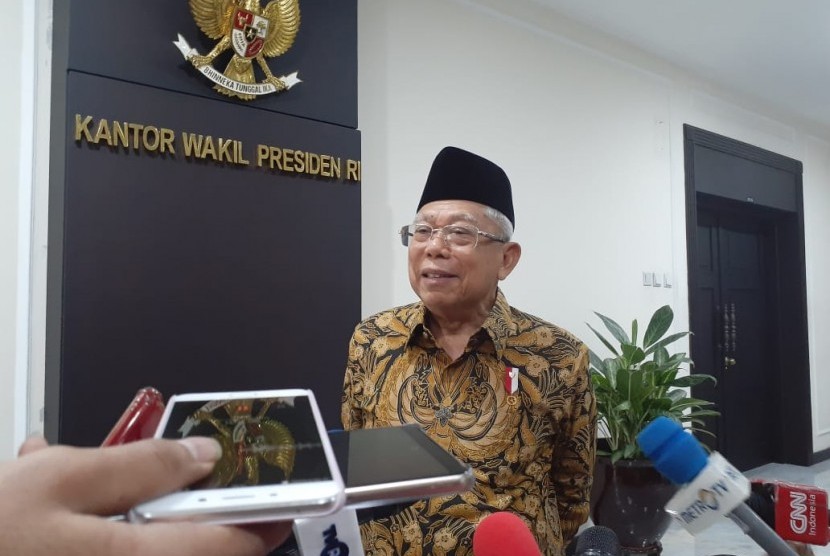 Wakil Presiden Maruf Amin saat diwawancarai wartawan di Kantor Wakil Presiden, Jakarta, Rabu (22/1).