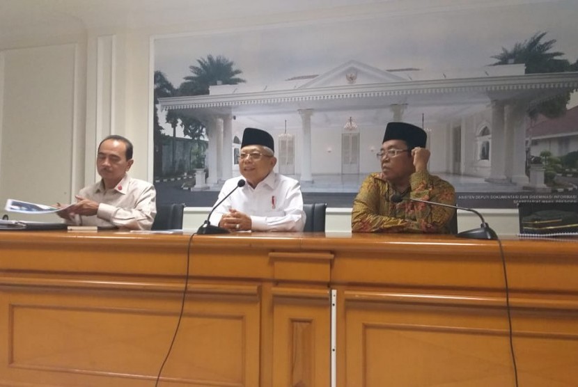 Wakil Presiden Maruf Amin saat diwawancarai wartawan di Kantor Wakil Presiden, Jakarta, Jumat (21/2).