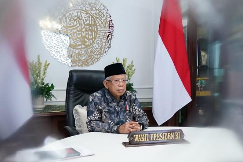 Wakil Presiden Maruf Amin saat memberikan sambutan di acara pembukaan Ijtima Ulama Komisi Fatwa se-Indonesia ke-VII Tahun 2021 secara virtual, Selasa (9/11). 