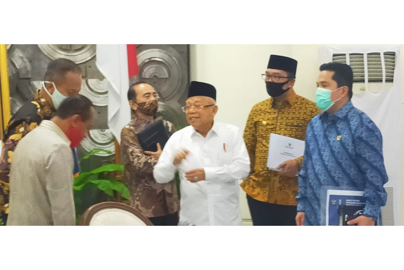 Wakil Presiden Ma'ruf Amin saat memimpin rapat membahas industri halal di kantor Wapres Kamis (2/7)