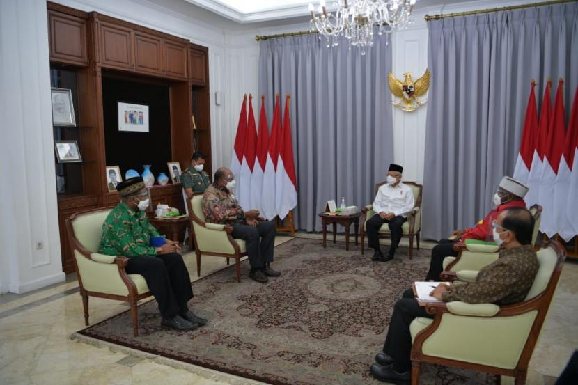 Wakil Presiden Ma'ruf Amin menerima aspirasi dari perwakilan tokoh Papua.