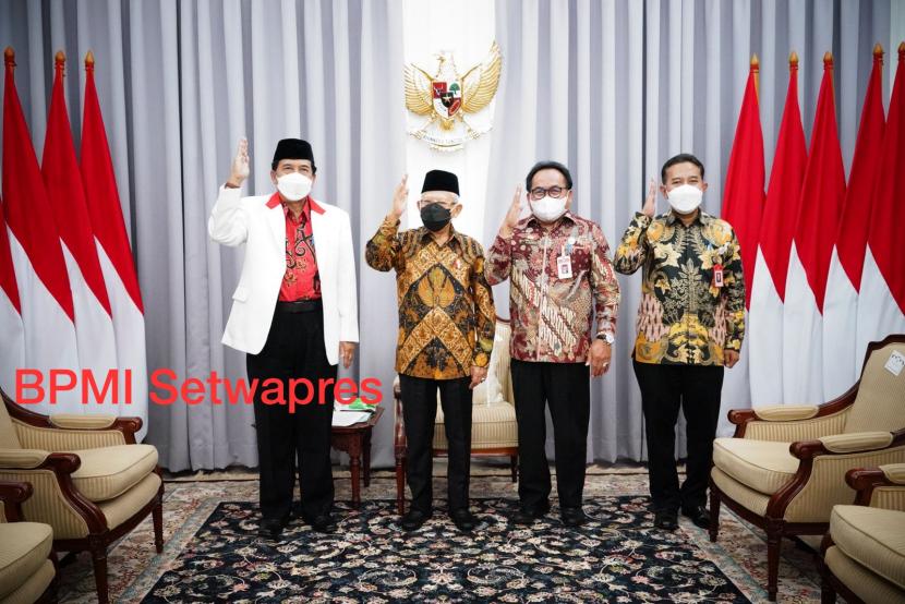 Wakil Presiden Maruf Amin saat menerima audiensi dengan Kepala Badan Pembinaan Ideologi Pancasila (BPIP) Yudian Wahyudi dan jajaran di kediaman dinas Wapres, Jakarta, Rabu (6/4). 