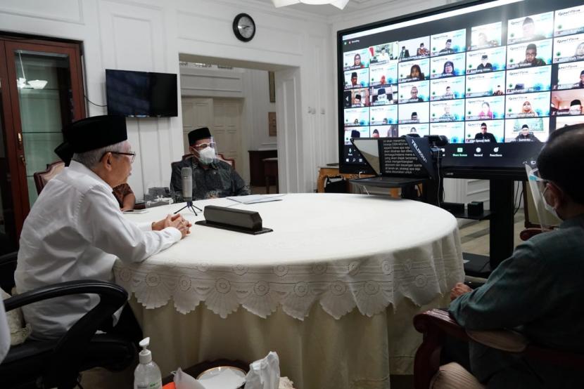 Wakil Presiden KH Ma'ruf Amin  saat menghadiri secara virtual Rapat Pleno ke-52 Dewan Syariah Nasional Majelis Ulama Indonesia, Selasa (26/1). Dalam acara itu. Wapres menekankan sasaran pemanfaatan wakaf uang.