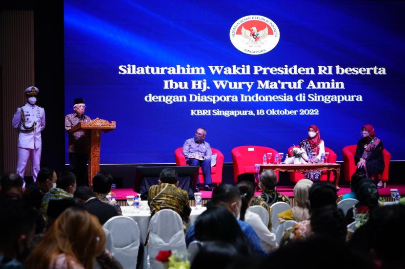 Wakil Presiden Maruf Amin saat menyapa langsung masyarakat Indonesia di Singapura di Kedutaan Besar Indonesia di Singapura, Selasa (18/10). 