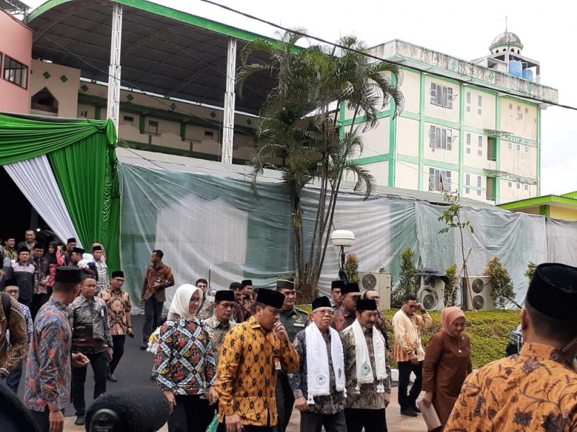 Wakil Presiden Maruf Amin saat meresmikan Gedung Baru Institut Ilmu Al Quran (IIQ) Jakarta, Pamulang, Tangerang Selatan, Kamis (5/3).