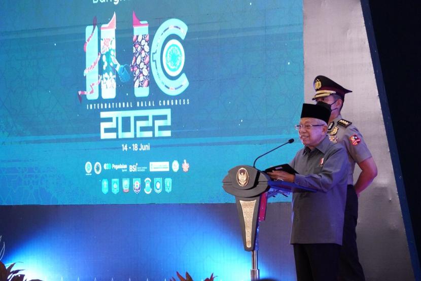 Wakil Presiden Maruf Amin saat meresmikan pembukaam Kongres Halal Internasional 2022 di Hotel Novotel Bangka, Selasa (14/6). 