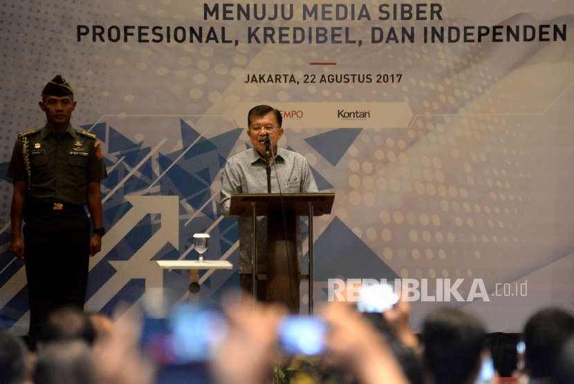 Wakil Presiden RI Jusuf Kalla memberikan sambutan sebelum membuka Kongres Asosiasi Media Siber Indonesia (AMSI) di Jakarta, Selasa (22/8). 