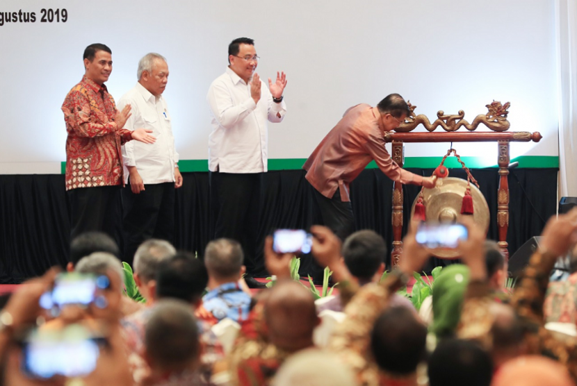 Wakil Presiden RI, Jusuf Kalla membuka Rapat Koordinasi Nasional Transmigrasi di Jakarta, Kamis (1/8). 