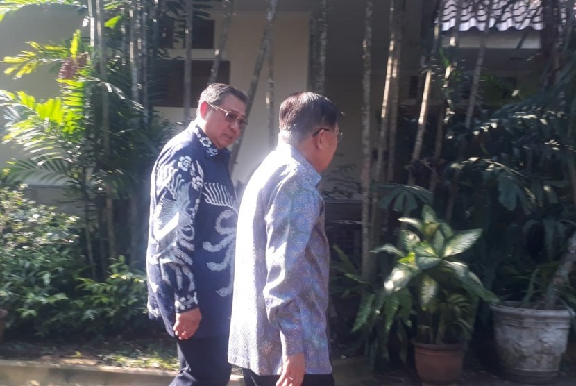 Wakil Presiden RI Jusuf Kalla mengunjungi Presiden keenam RI Susilo Bambang Yudhoyono (SBY) di kediaman pribadinya di Cikeas, Bogor, Rabu (26/6).
