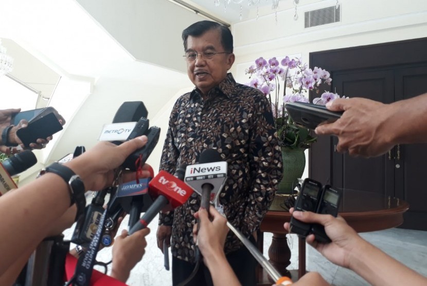 Wakil Presiden RI Jusuf Kalla saat diwawancarai di Kantor Wakil Presiden, Jakarta, Selasa (19/3).