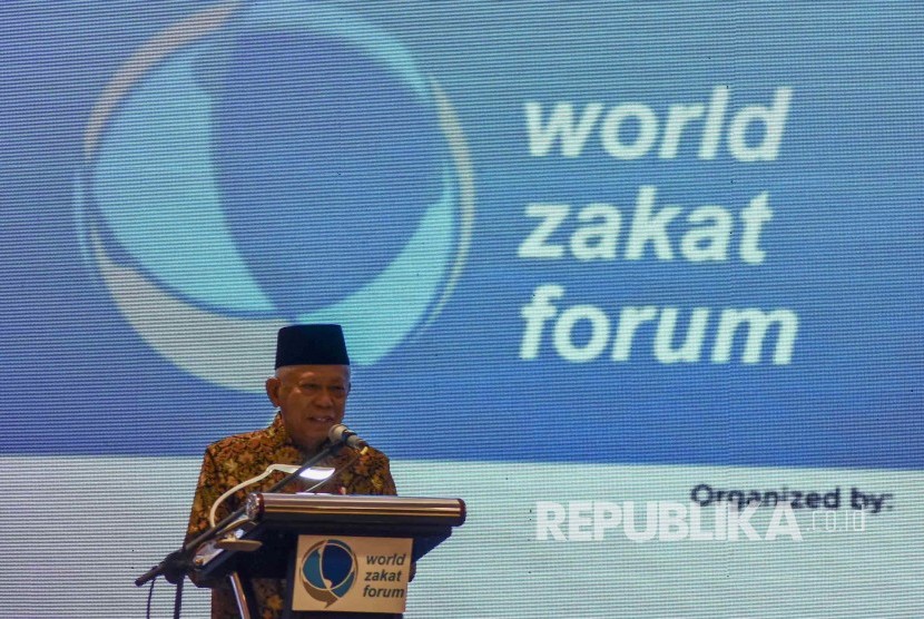 Wakil Presiden RI Ma'ruf Amin memberikan sambutan sekaligus membuka World Zakat Forum di Crowne Plaza Hotel, Kota Bandung, Selasa (5/11).