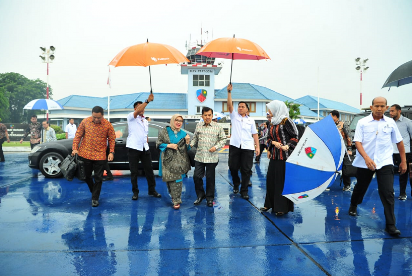 Wakil Presiden (Wapres) Jusuf Kalla dan Ibu Mufidah Jusuf Kalla pagi ini bertolak ke Makassar, Sabtu (30/3).