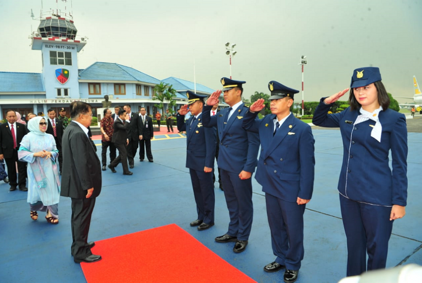 Wakil Presiden (Wapres) Jusuf Kalla pagi ini bertolak ke Beijing, Cina untuk menghadiri Konferensi Tingkat Tinggi (KTT) Kedua Belt and Road Forum atau One Belt One Road (OBOR), Rabu (24/4).  